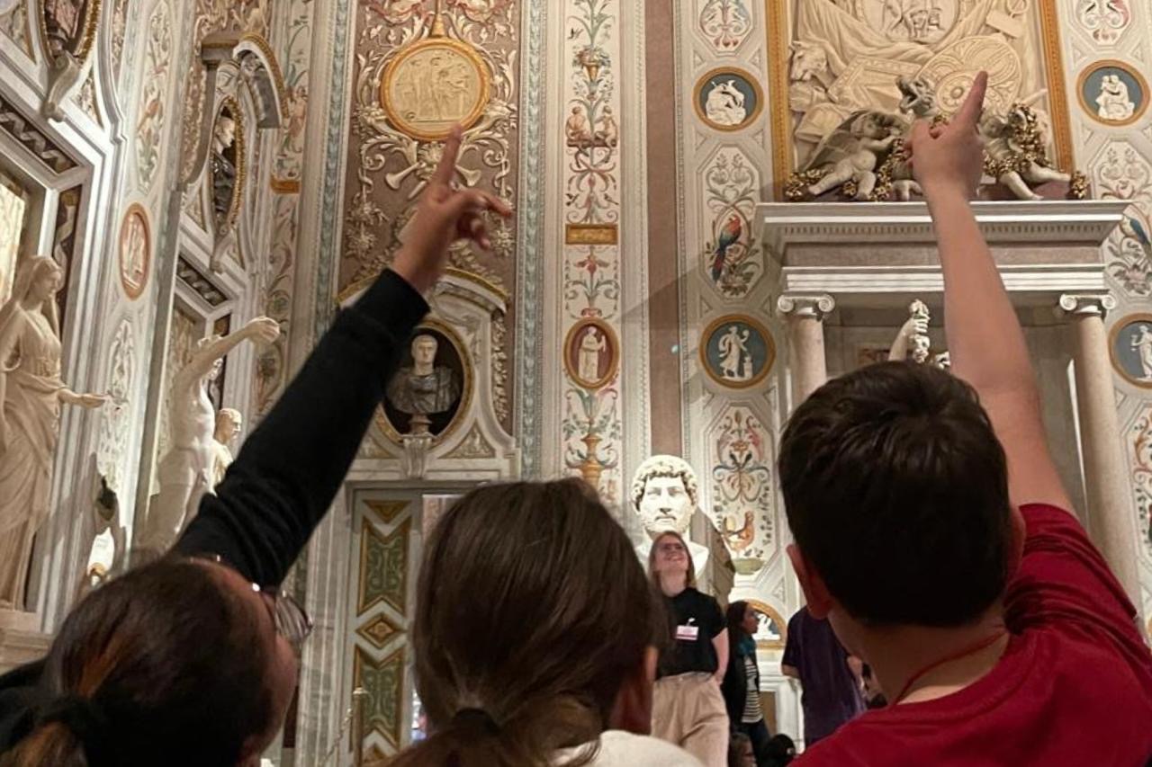 THE NEW FAMILY TOUR DEDICATED TO THE CURRENT EXHIBITION